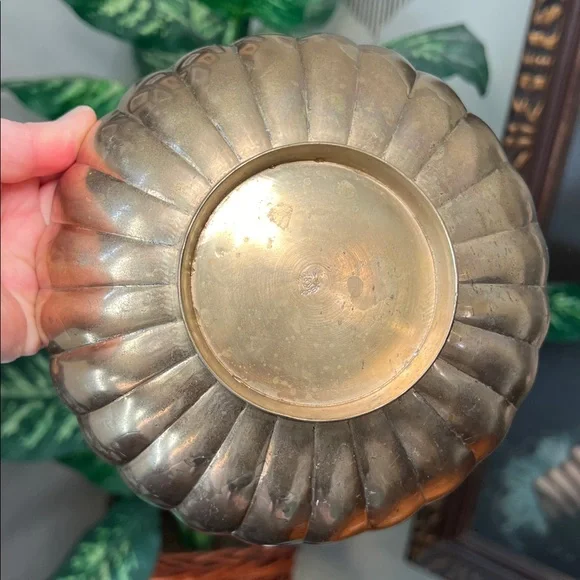 Vintage Boho Art Deco Style Gold Brass Metal Scalloped Edge Lotus Bowl - Picture 5 of 7